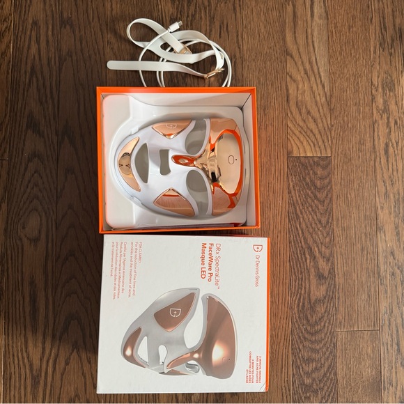 Dennis Gross SpectraLite LED Mask - Picture 4 of 7